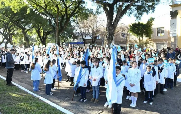 Estudiantes de San José juraron lealtad a la bandera