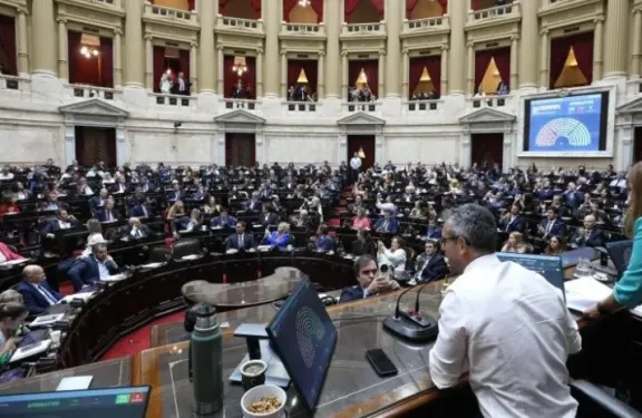 El oficialismo desactiva la movida opositora por Adorni y asegura sesión propia en Diputados