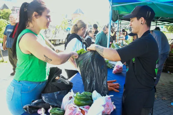 Paraná: la Feria en tu Barrio afianza su propuesta de comercialización de alimentos a precios accesibles