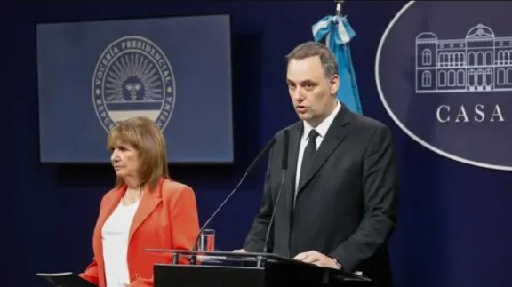 Bullrich confirmó que Adorni eludiría el Senado, pero él la desmintió