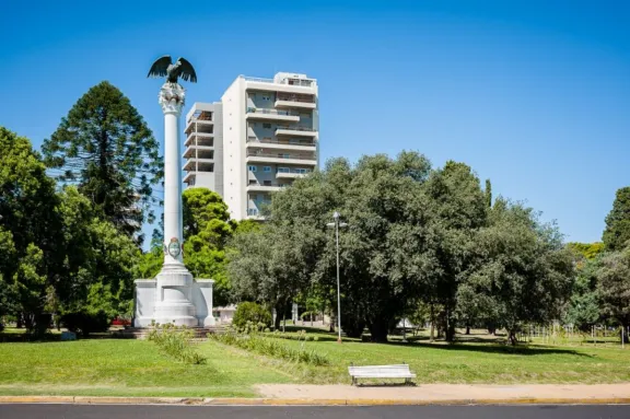 El Municipio y escuelas izarán la Bandera Argentina en conmemoración de la elevación a Villa de Paraná