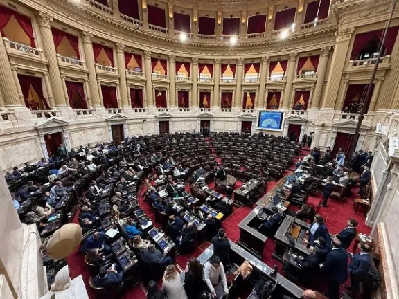 La diputada Osuna cruzó a quienes evitaron la interpelación a Adorni y luego votaron el Súper RIGI