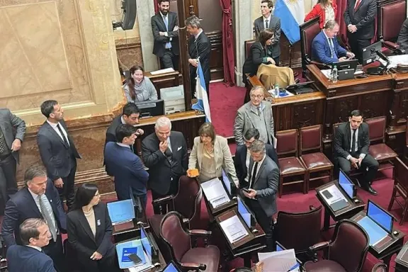 El oficialismo hizo caer la sesión del Senado para evitar la interpelación a Manuel Adorni