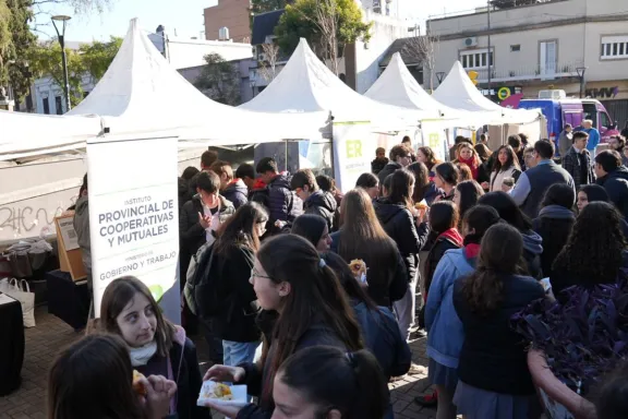 El gobierno provincial desplegó en Paraná una jornada integral de servicios para la ciudadanía