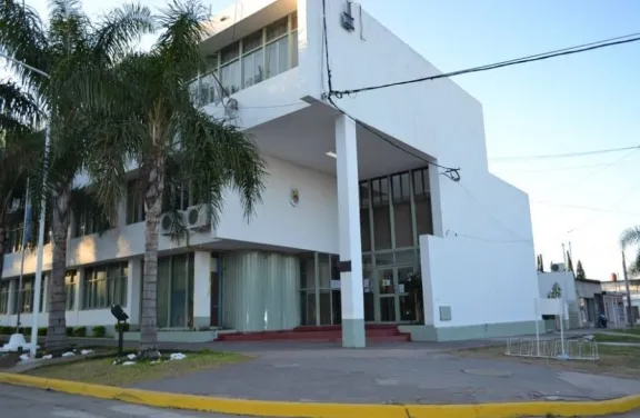 Hombre fue detenido tras subir al despacho del intendente Daniel Rossi y amenazar al personal municipal