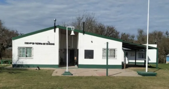 Ejecutan obras en escuela de Ceibas para fortalecer infraestructura y abastecimiento de agua