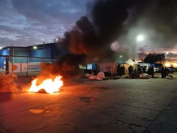Gualeguaychú: Sigue el acampe frente a la planta de UnionBat y piden la conciliación obligatoria