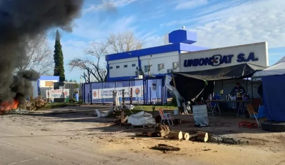 Convocan a una protesta en Gualeguaychú por el conflicto en Unionbat y el despido de un centenar de trabajadores