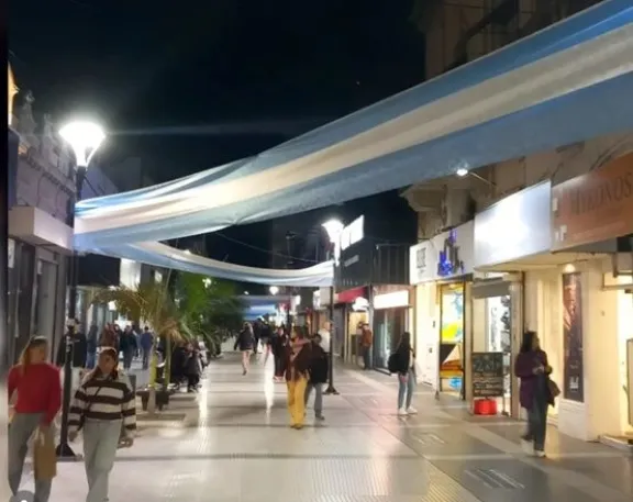 Por la Selección, comercios de Paraná cerrarán más temprano este viernes