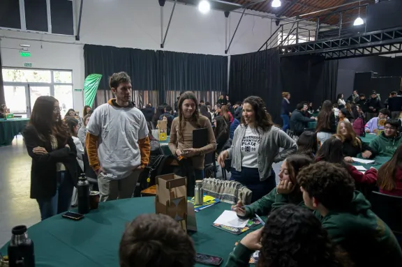 Feria Construir Futuro: Más de 2.000 estudiantes conocieron las propuestas académicas de Paraná