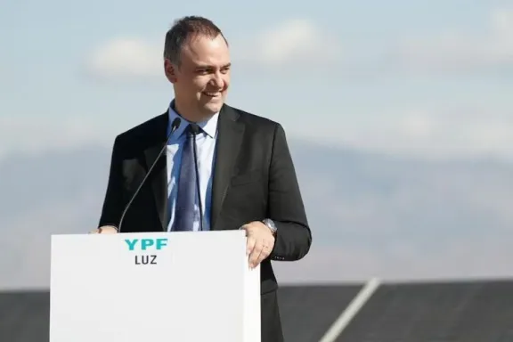 Proponen que el trabajo de funcionarios estatales designados en cargos de empresas públicas o privadas sea ad honorem
