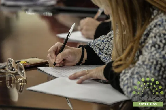 Se celebra hoy el Día del Empleado Legislativo: Diputados reconoció su labor y el aporte institucional