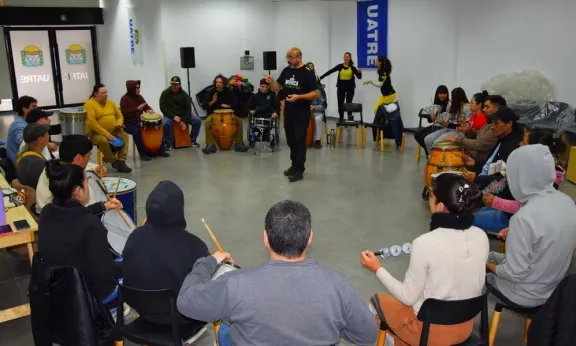 Ritmo y comunidad: taller de percusión afrobrasileña reúne talento y saberes en Paraná