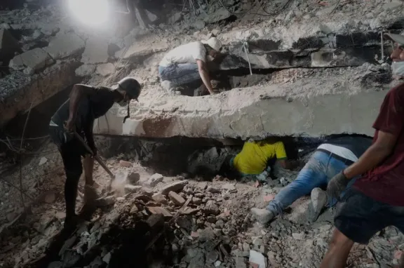 Ascendió a 4.490 el número de muertos por los devastadores terremotos en Venezuela
