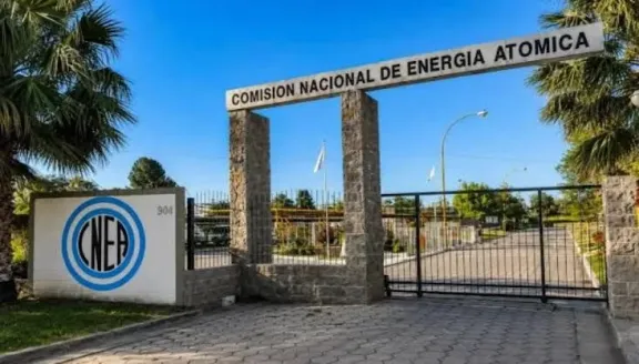 Alertan que los despidos en la CNEA serían parte de un acuerdo para transferir secretos tecnológicos a EE.UU