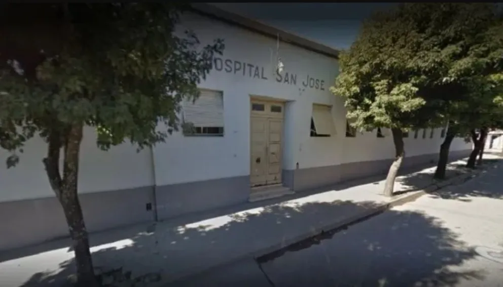 Un hombre ingresó en grave estado al Hospital San José, de Diamante, pero falleció. Otro permanece internado en grave estado.