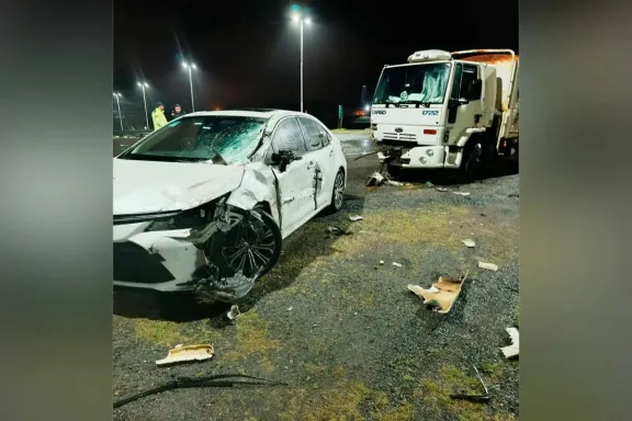 Victoria: conducía alcoholizado y chocó contra un camión estacionado