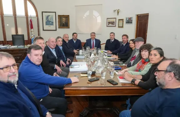 Paritarias en Santa Fe: el Gobierno ofreció aumentos del 15% con mínimos garantizados