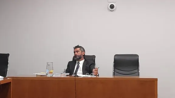 En un abreviado reconoció que le exhibió los genitales a una hija de su pareja y acordó cumplir seis meses de cárcel