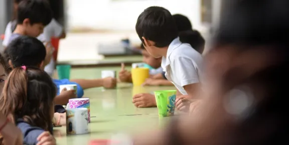 Agmer cuestionó cambios en la provisión de alimentos para comedores escolares y denunció un "ajuste" en la alimentaci