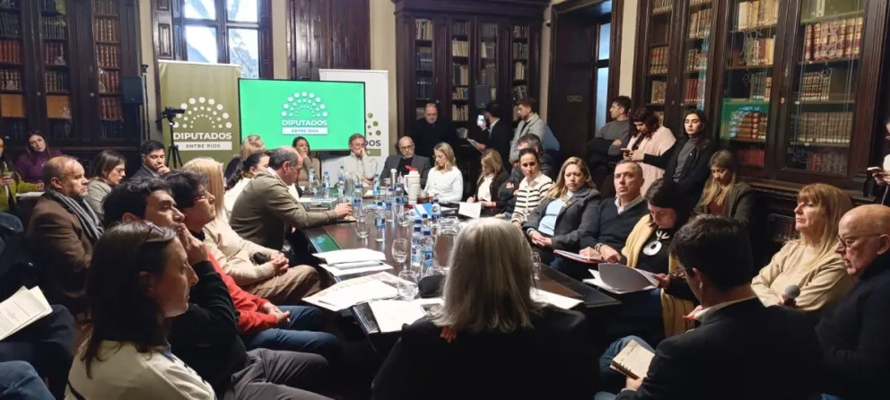 Reunión conjunta de las Comisiones de Hacienda, Presupuesto y Cuentas, y de Previsión y Seguridad Social. Foto de APFDigital. 