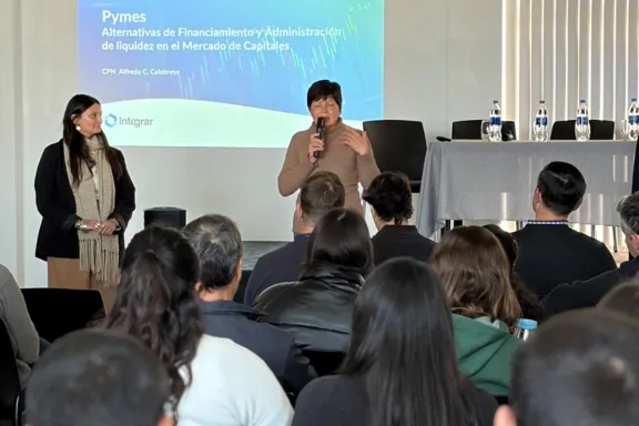 Capacitan a emprendedores de Urdinarrain en acceso a nuevas herramientas de financiamiento