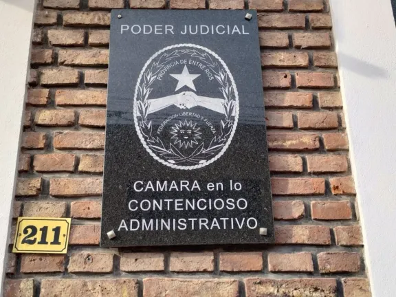 Declaran las inconstitucionalidades de dos decisiones administrativas del Ejecutivo y del Senado provincial