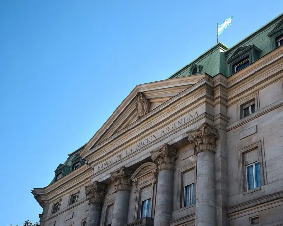 El Banco Nación bajó la tasa para la refinanciación de deudas · Examedia