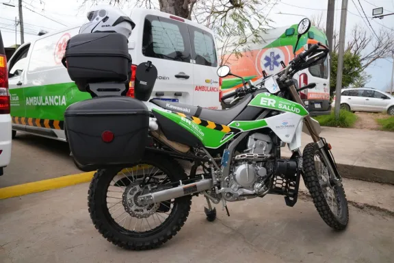 La provincia incorporó seis ambulancias y dos motos para reforzar la atención de emergencias en el noreste provincial
