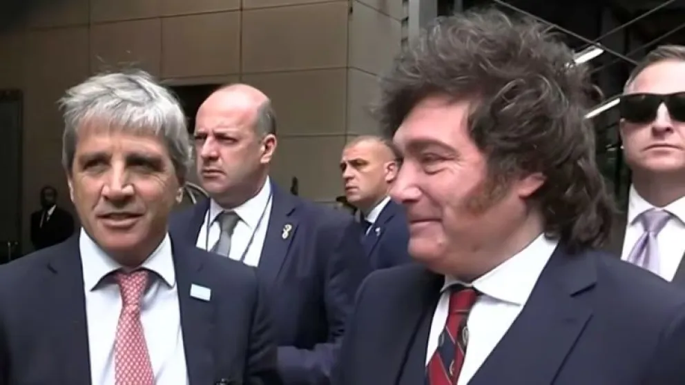 Luis Caputo y Javier Milei a la salida de la Asamblea General de la ONU