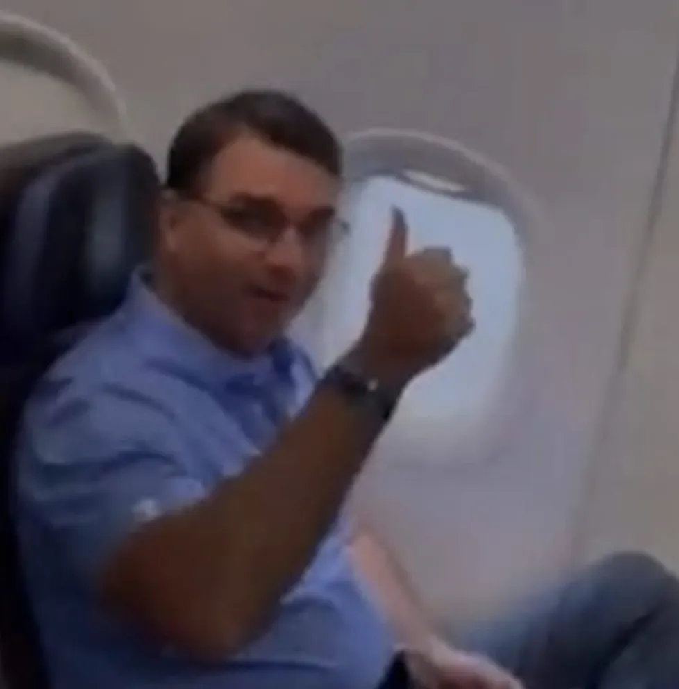 Flavio Bolsonaro camino a Estados Unidos. 